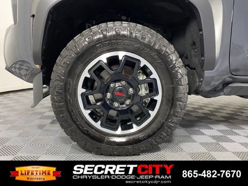 Used 2025 Toyota Tacoma TRD Off-Road AWD/4WD image 8