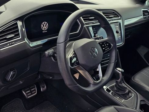 Used 2023 Volkswagen Tiguan SE R-Line FWD image 9