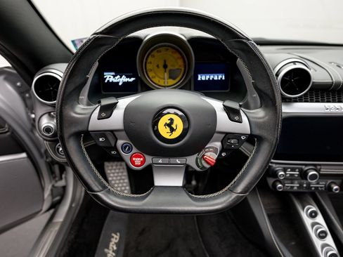 Used 2019 Ferrari Portofino RWD image 23