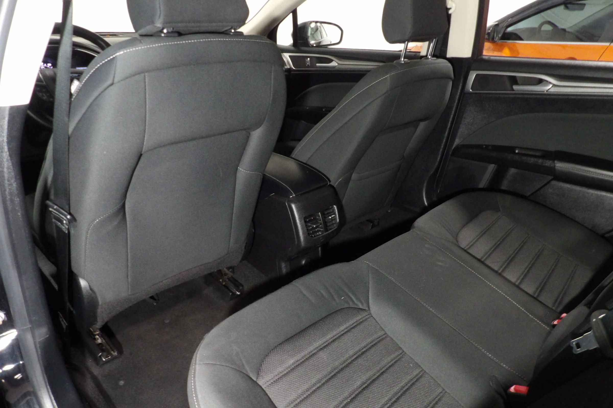 Used 2020 Ford Fusion SE FWD image 10