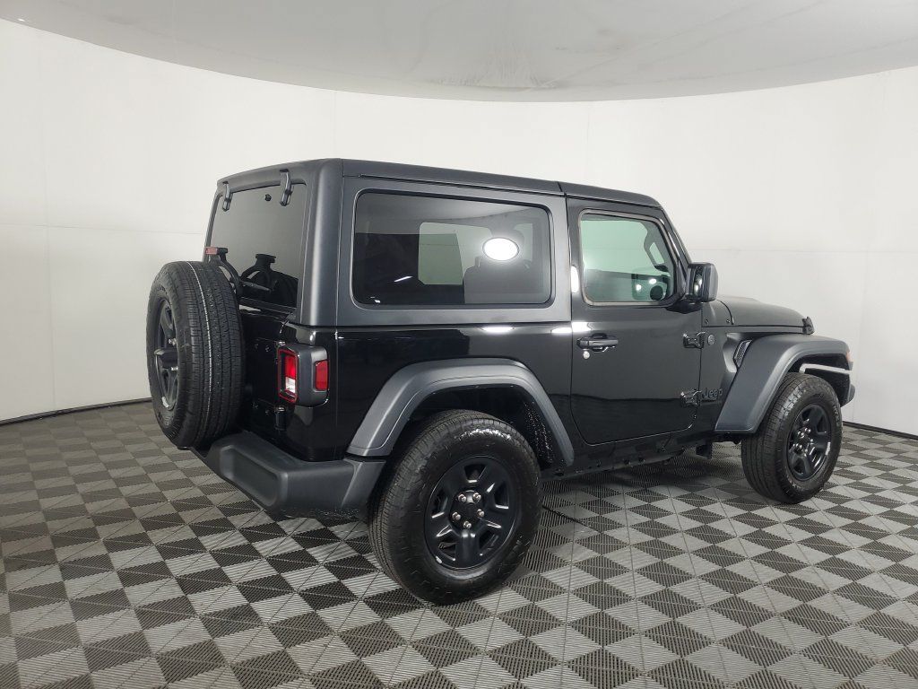 Used 2026 Jeep Wrangler Sport AWD/4WD image 4