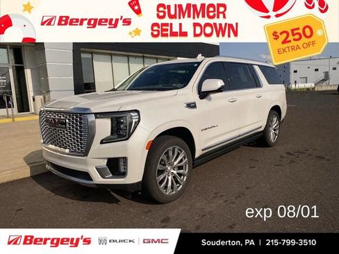 Used 2022 GMC Yukon XL Denali w/ Denali Premium Package AWD/4WD image 1