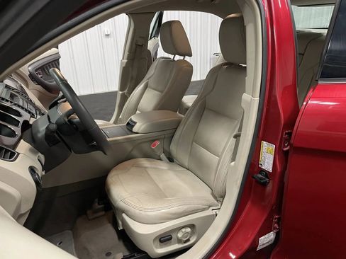 Used 2010 Ford Taurus SEL image 35