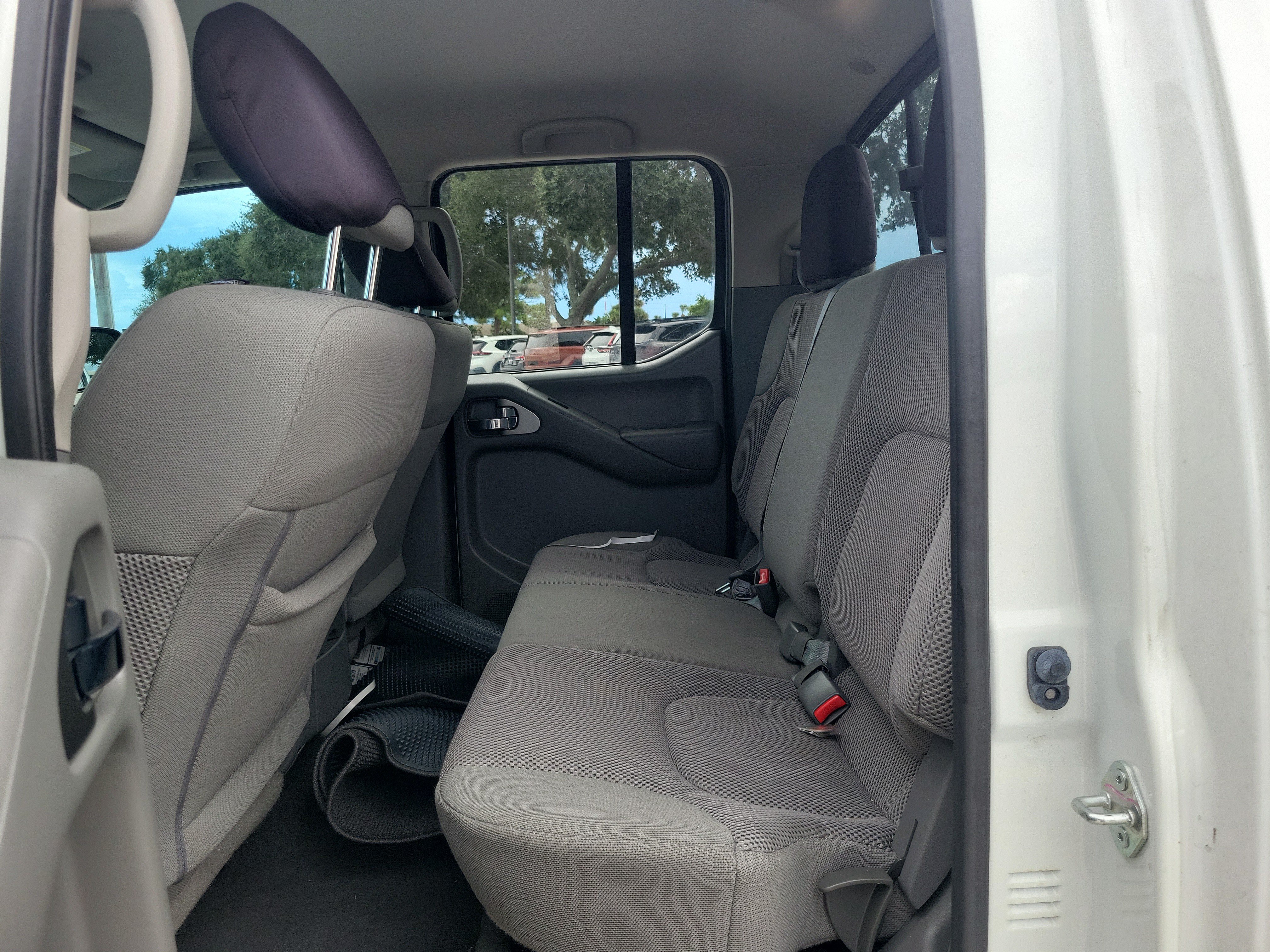 Used 2021 Nissan Frontier SV w/ Midnight Edition Floor Mats RWD image 8