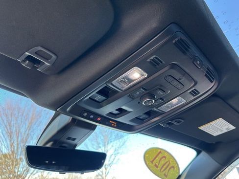 Used 2021 GMC Yukon Denali w/ Denali Premium Package image 27