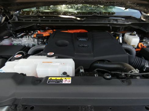 Used 2024 Toyota Tundra Limited w/ TRD Off-Road Package AWD/4WD image 91