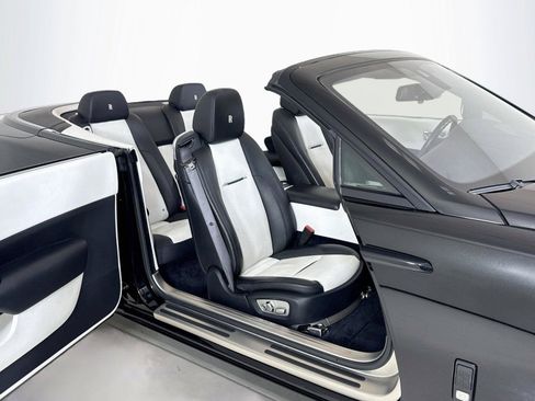 Used 2018 Rolls-Royce Dawn RWD image 25