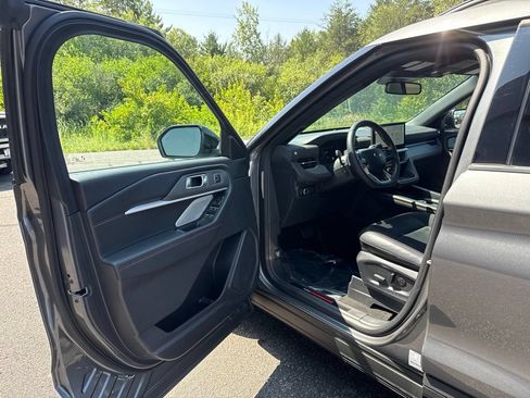 Used 2025 Ford Explorer ST AWD/4WD image 13