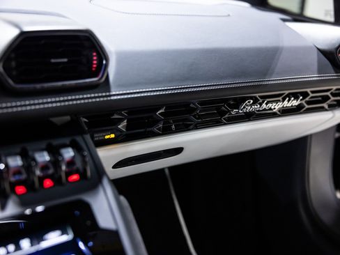 Used 2022 Lamborghini Huracan EVO RWD image 43