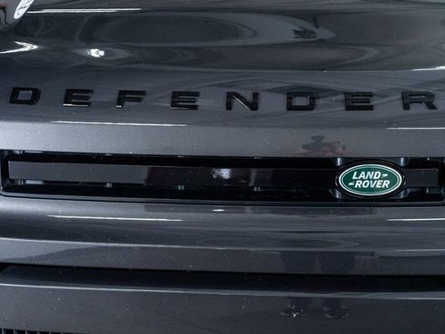 Used 2023 Land Rover Defender 130 X-Dynamic SE image 16