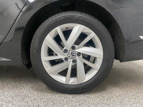 Used 2018 Volkswagen Passat 2.0T SE image 27