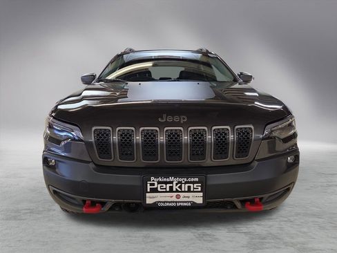 Used 2019 Jeep Cherokee Trailhawk image 2