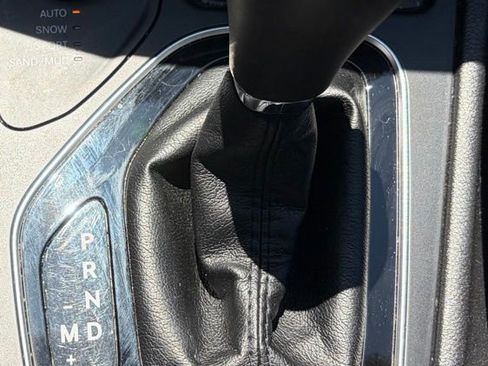 Used 2019 Jeep Cherokee Limited AWD/4WD image 14