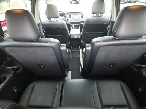 Used 2017 Toyota Highlander Limited Platinum image 17