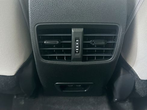 Used 2024 Toyota Corolla Cross LE image 28