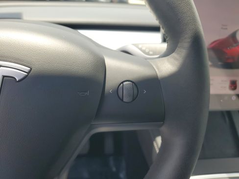 Used 2024 Tesla Model Y Long Range RWD image 26