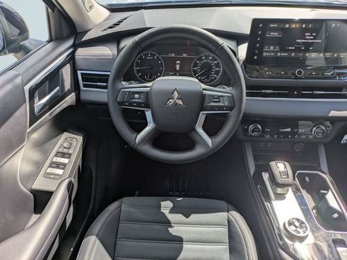 New 2026 Mitsubishi Outlander SE FWD image 18