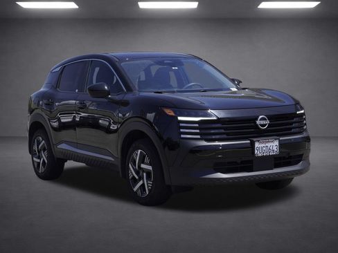 Used 2025 Nissan Kicks SV FWD image 2