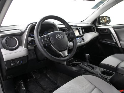 Used 2018 Toyota RAV4 LE AWD/4WD image 22