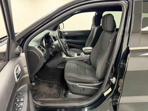 Used 2018 Jeep Grand Cherokee Laredo AWD/4WD image 18