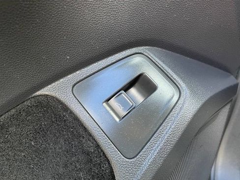 Used 2022 Volkswagen Tiguan SE AWD/4WD image 17