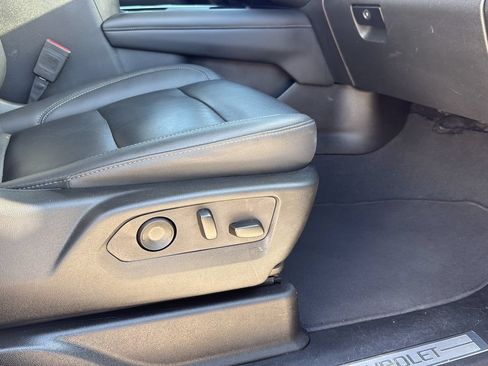 Used 2025 Chevrolet Tahoe LT RWD image 24