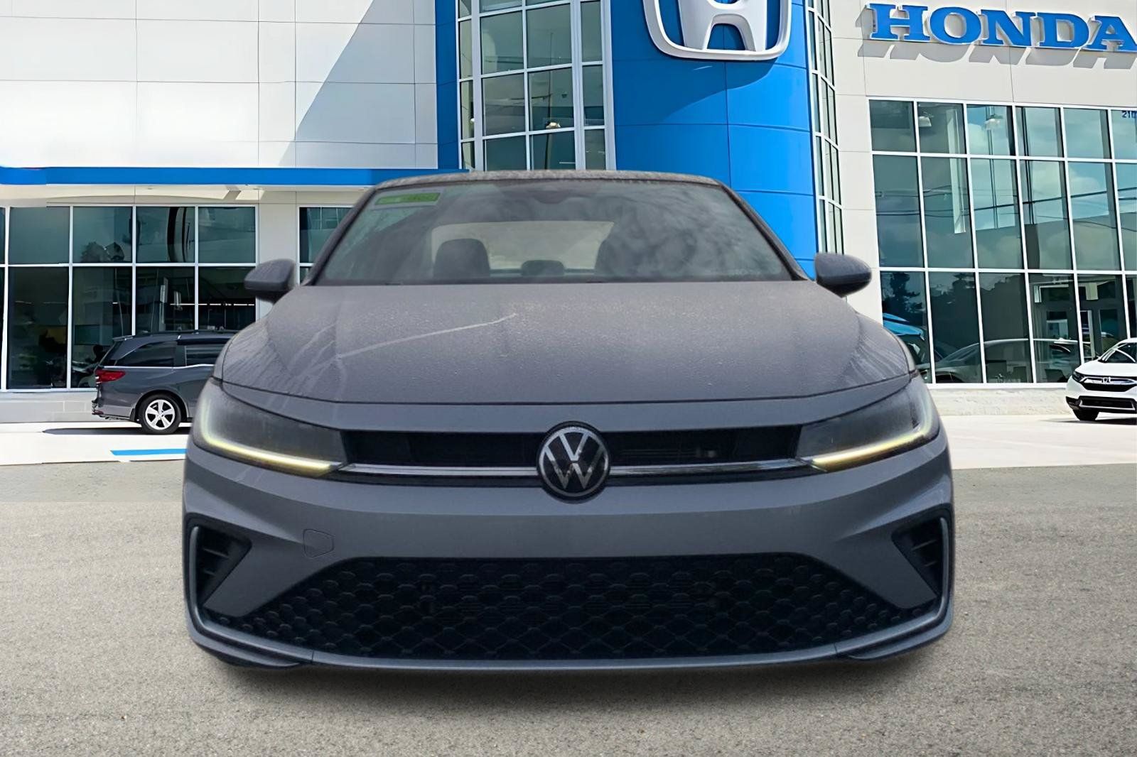 Used 2025 Volkswagen Jetta SE FWD image 8