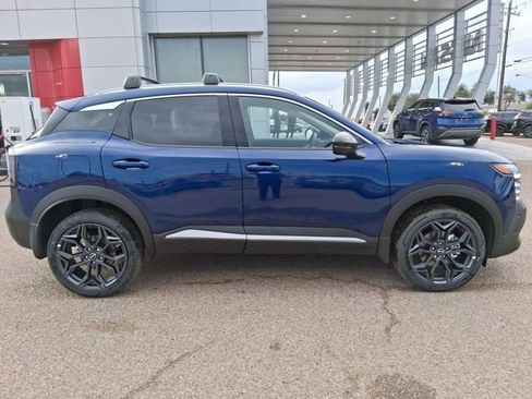 New 2026 Nissan Kicks SR FWD image 8
