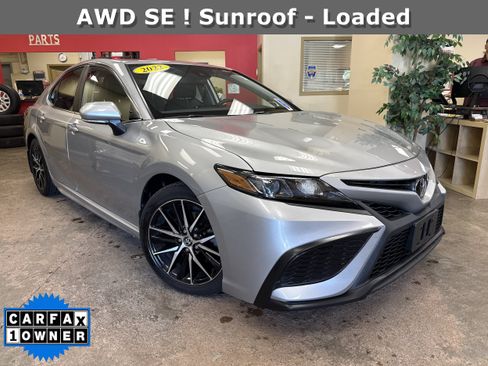 Used 2022 Toyota Camry SE w/ Cold Weather Package AWD/4WD image 1