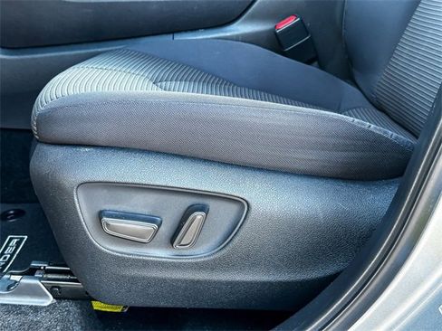 Used 2024 Toyota Highlander LE image 13