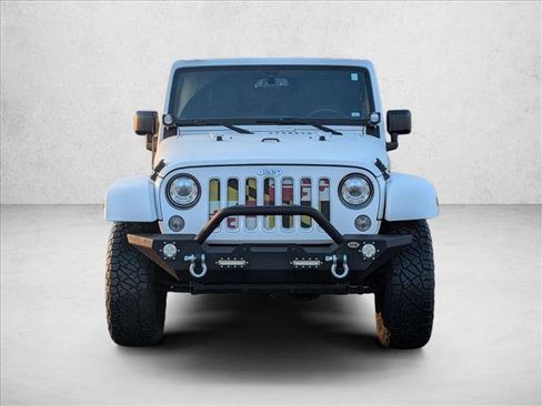 Used 2017 Jeep Wrangler Unlimited Sahara image 2
