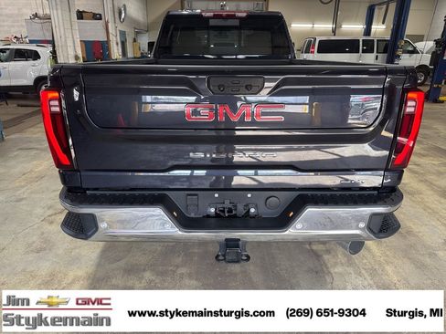 Used 2024 GMC Sierra 3500 SLT w/ SLT Convenience Package image 7
