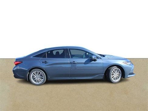 Certified 2020 Toyota Avalon Limited image 2