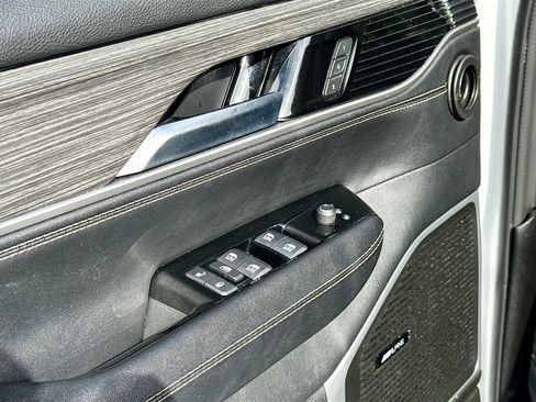 Used 2024 Jeep Wagoneer L Series II image 18