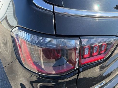 Used 2025 Jeep Compass Limited image 7