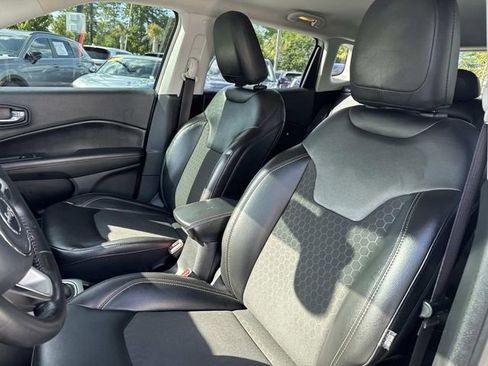 Used 2019 Jeep Compass Latitude FWD image 16