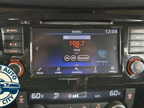 Used 2020 Nissan Rogue SV image 14