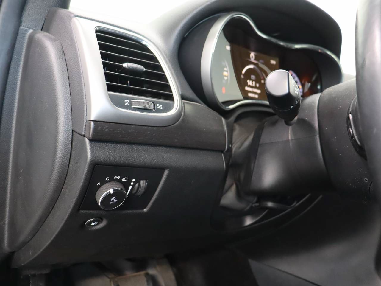 Used 2018 Jeep Grand Cherokee Altitude AWD/4WD image 15