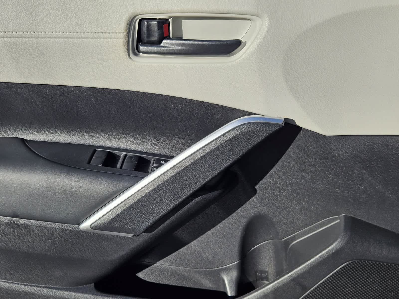 Used 2022 Toyota Corolla Cross LE FWD image 21