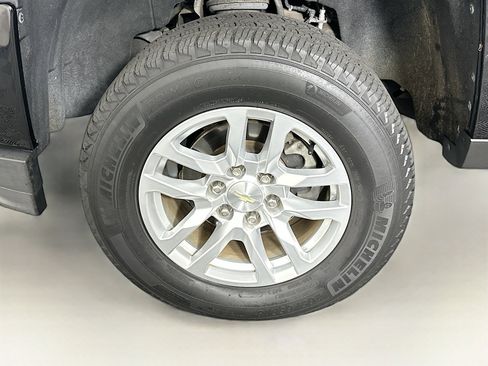 Used 2018 Chevrolet Silverado 1500 Custom w/ Custom Value Package image 11