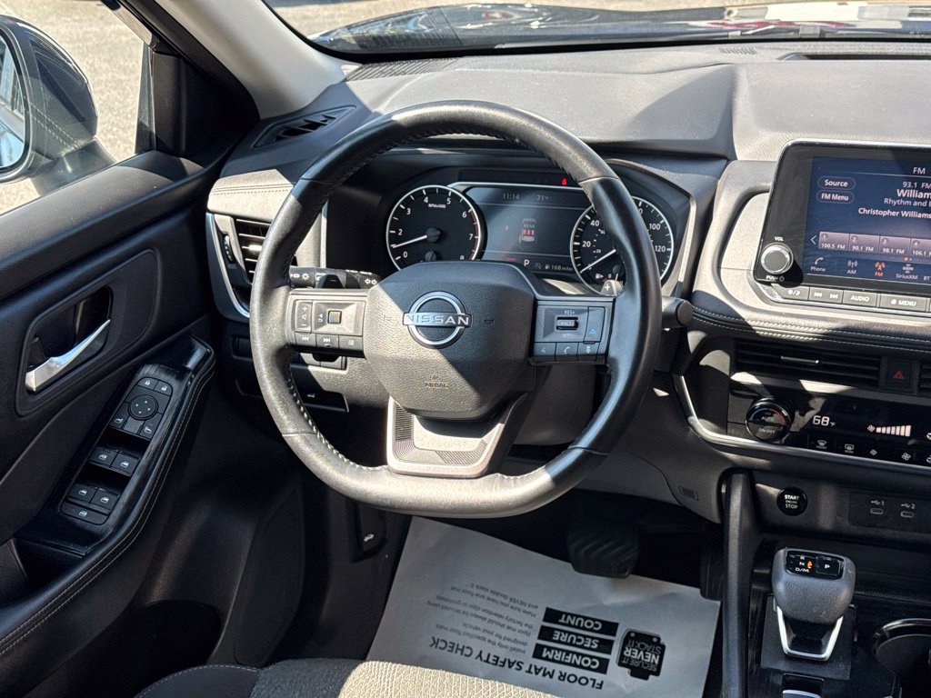 Used 2025 Nissan Rogue SV FWD image 18