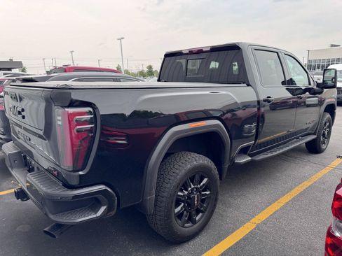 Used 2025 GMC Sierra 3500 AT4 w/ AT4 Premium Plus Package AWD/4WD image 4
