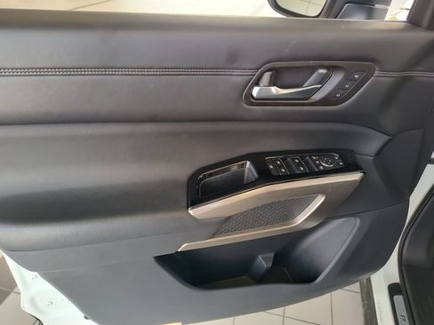 Used 2022 Nissan Pathfinder Platinum w/ Cargo Package FWD image 21