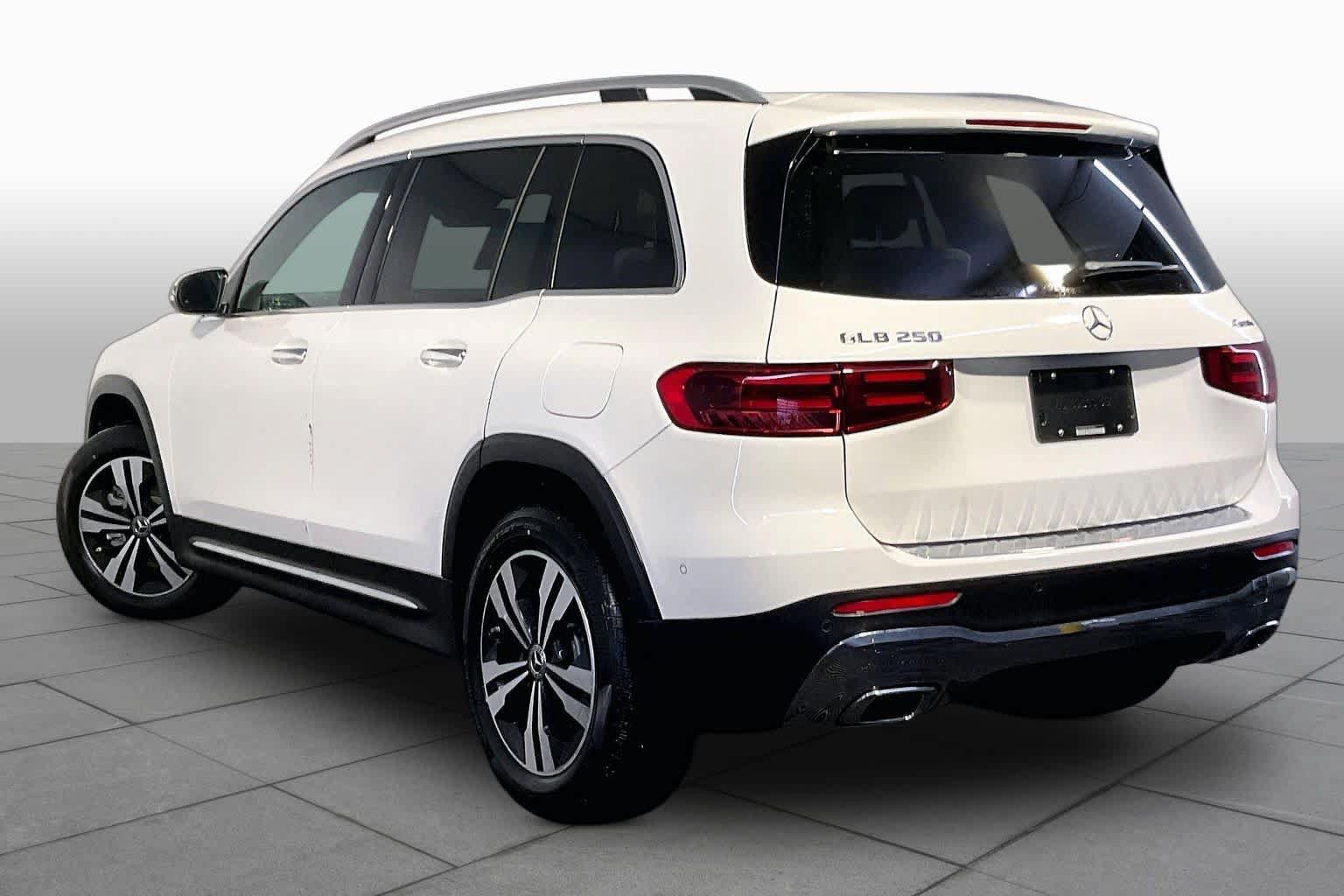 New 2026 Mercedes-Benz GLB 250 4MATIC image 3