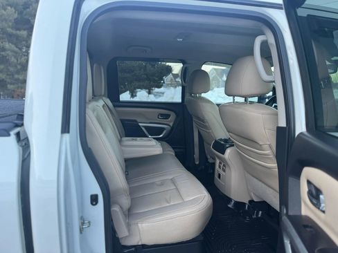 Used 2016 Nissan Titan SL image 17