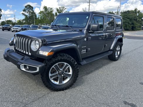 Used 2019 Jeep Wrangler Unlimited Sahara w/ Safety Group AWD/4WD image 3