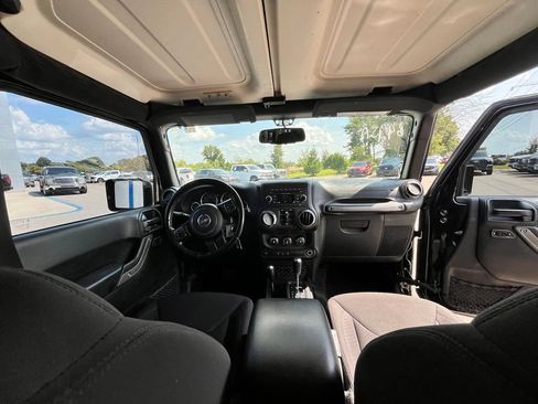 Used 2018 Jeep Wrangler Unlimited Sport S AWD/4WD image 9
