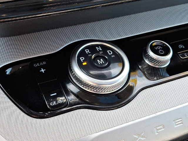 Certified 2025 Ford Expedition Active AWD/4WD image 18