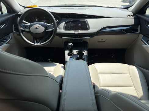 Used 2023 Cadillac XT4 Luxury w/ Cold Weather Package FWD image 22