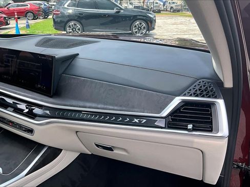Used 2026 BMW X7 xDrive40i AWD/4WD image 17